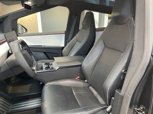 Used 2024 Tesla Cybertruck AWD Crew Cab image 16