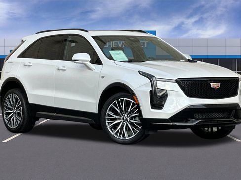 Used 2024 Cadillac XT4 Sport image 2