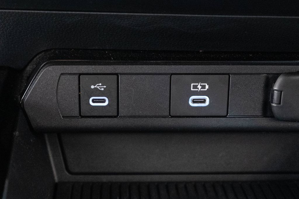 Used 2025 Toyota Prius LE FWD image 25