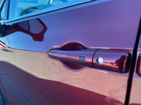 Used 2023 Chrysler Pacifica Touring-L image 11