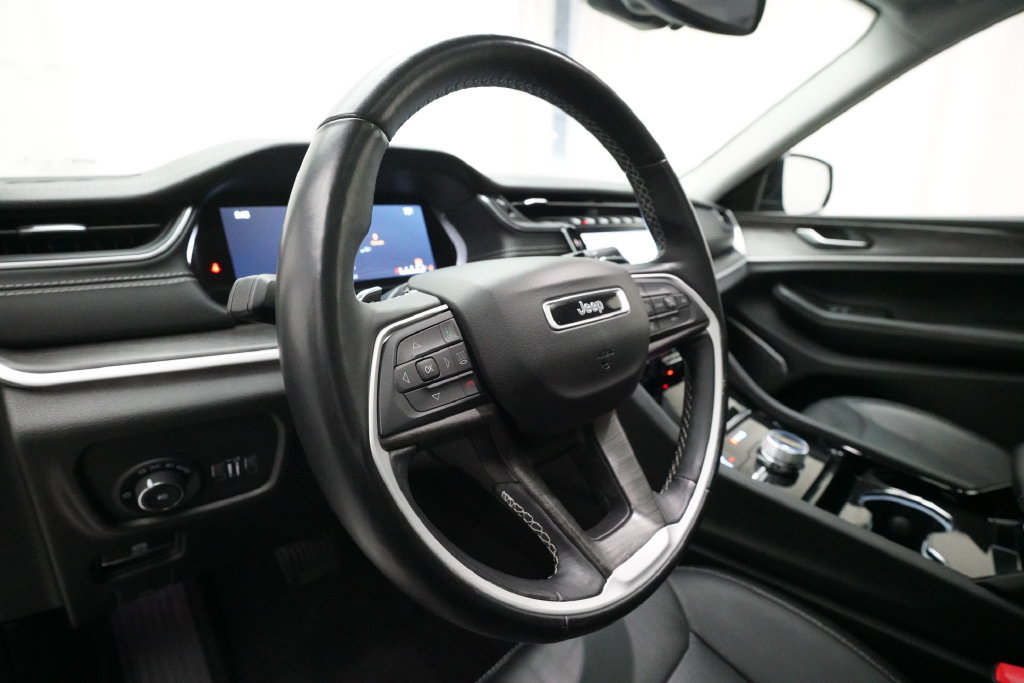 Used 2021 Jeep Grand Cherokee L Limited AWD/4WD image 8