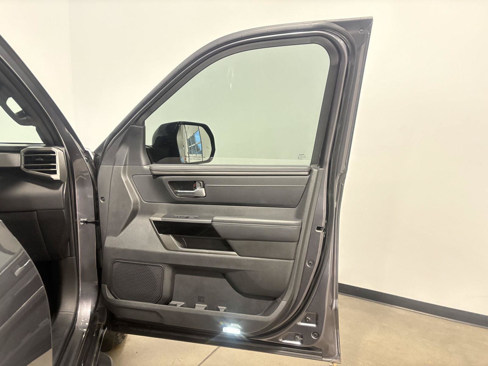 Used 2025 Toyota Sequoia 4WD image 60