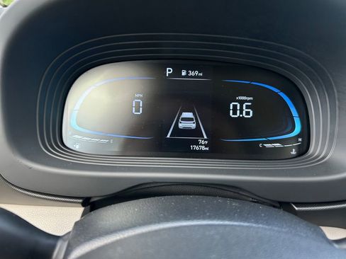 Used 2025 Hyundai Venue SEL FWD image 14