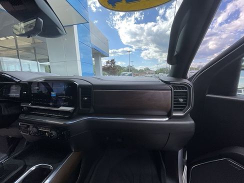 Used 2024 Chevrolet Silverado 1500 High Country w/ High Country Premium Package AWD/4WD image 29