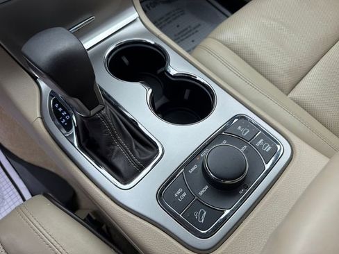 Used 2018 Jeep Grand Cherokee Overland image 26