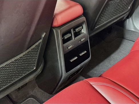Certified 2025 Porsche Macan Electric RWD image 20