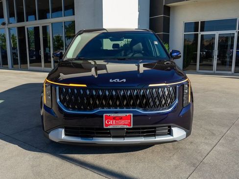 New 2026 Kia Carnival FWD image 2
