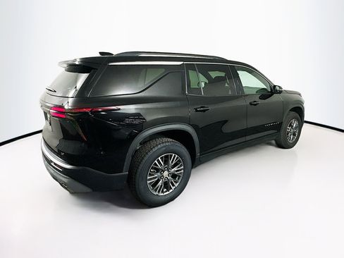 Used 2024 Chevrolet Traverse LT image 9