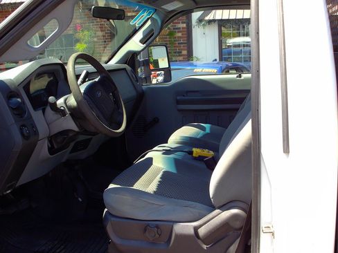 Used 2011 Ford F350 XL w/ Snow Plow Prep Pkg AWD/4WD image 8