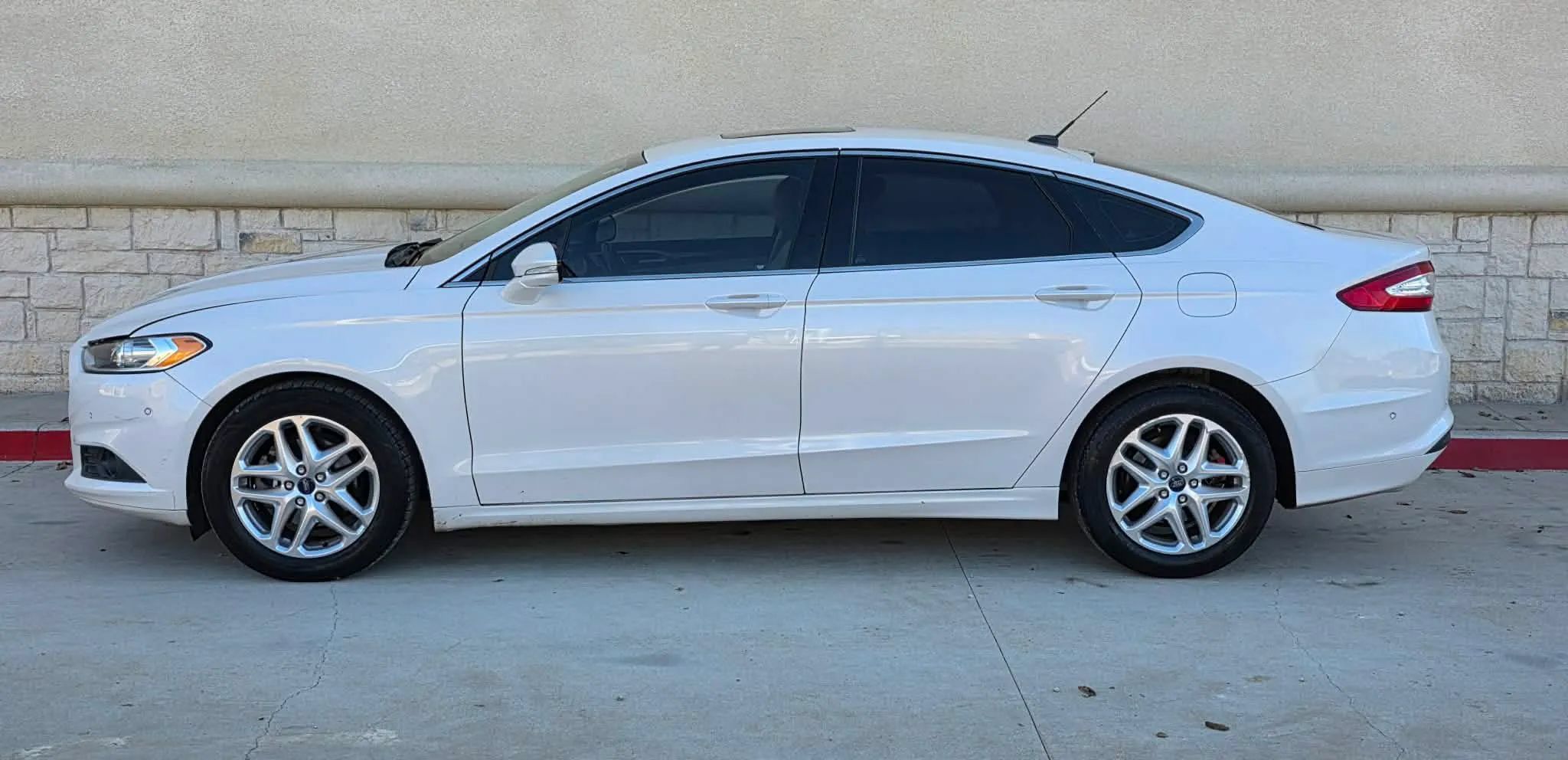 Used 2013 Ford Fusion SE FWD image 5