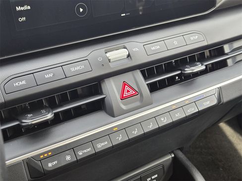 New 2025 Kia K4 LXS image 14