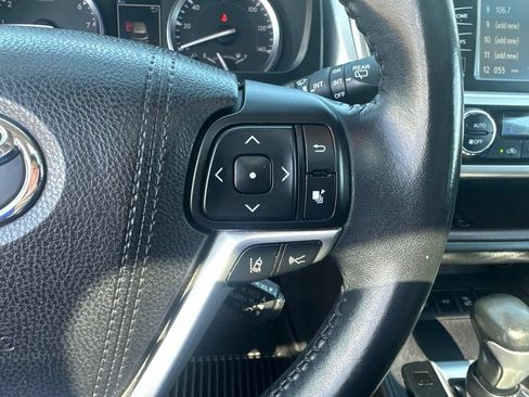 Used 2018 Toyota Highlander Limited AWD/4WD image 10
