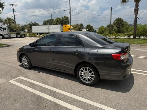 Used 2013 Toyota Corolla LE FWD image 5