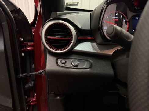 Used 2024 Chevrolet Trax RS FWD image 25