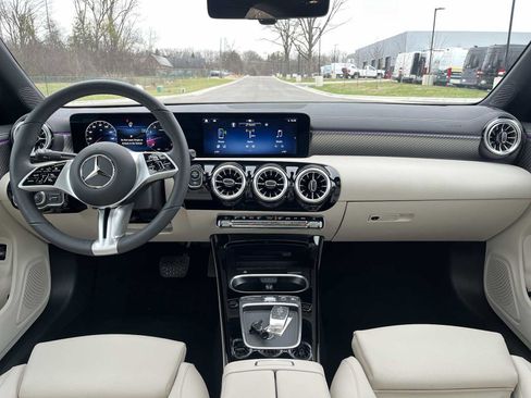 Used 2025 Mercedes-Benz CLA 250 4MATIC image 25