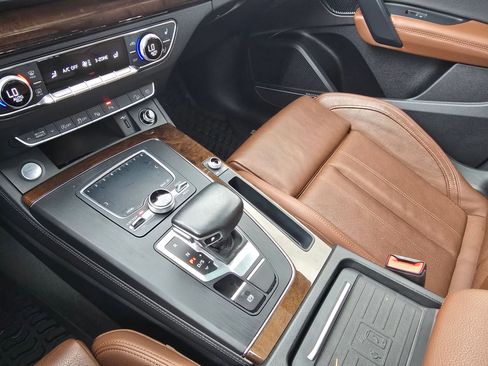 Used 2019 Audi Q5 Prestige w/ Prestige Package image 39