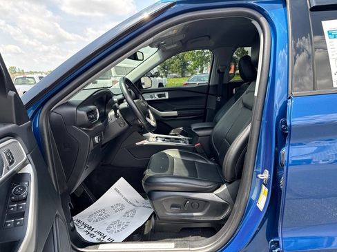 Used 2022 Ford Explorer Limited w/ Equipment Group 301A AWD/4WD image 32