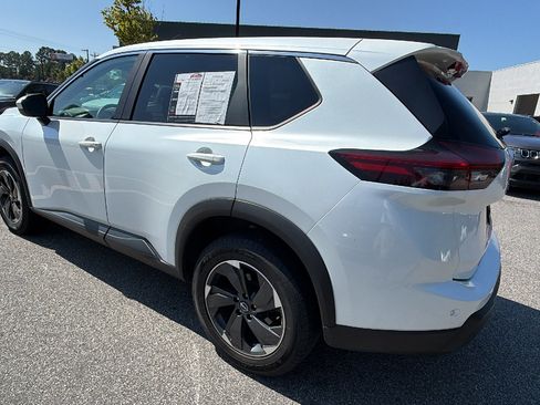 Used 2024 Nissan Rogue SV AWD/4WD image 10