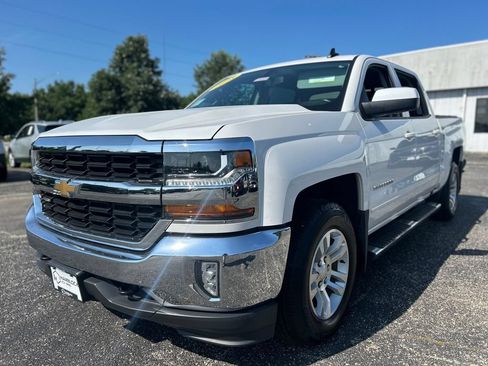 Used 2018 Chevrolet Silverado 1500 LT w/ All Star Edition AWD/4WD image 3