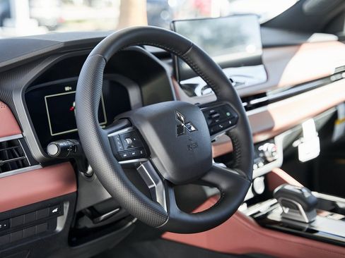 New 2025 Mitsubishi Outlander SEL image 22