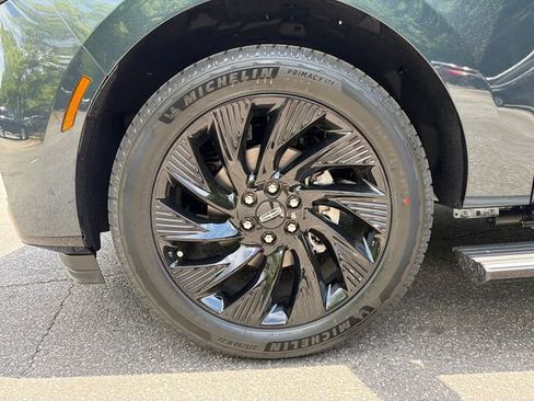 New 2026 Lincoln Navigator Reserve AWD/4WD image 12