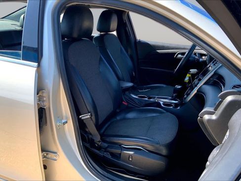 Used 2016 Chevrolet Malibu LT FWD image 7