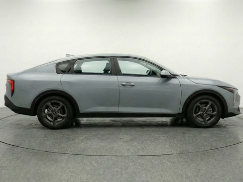 Used 2025 Kia K4 LXS image 11