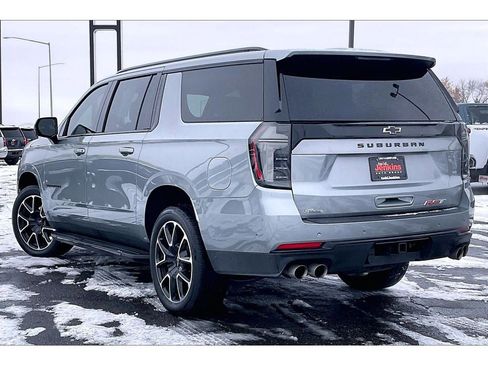 Used 2025 Chevrolet Suburban RST w/ Comfort Package image 13