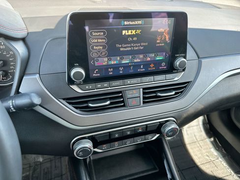 Used 2024 Nissan Altima 2.5 SR image 16