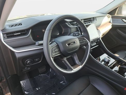 Certified 2023 Jeep Grand Cherokee L Limited AWD/4WD image 18