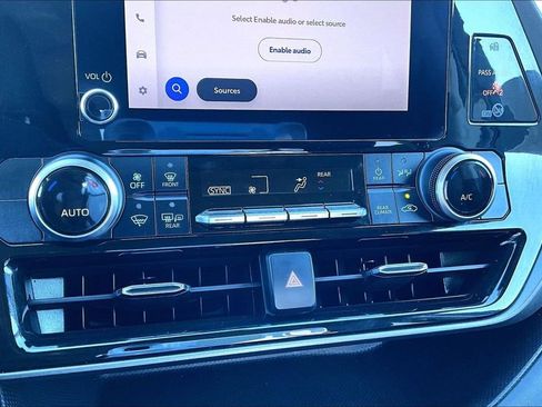 Used 2024 Toyota Highlander LE image 31