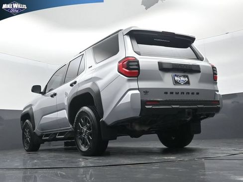 Used 2025 Toyota 4Runner SR5 AWD/4WD image 21