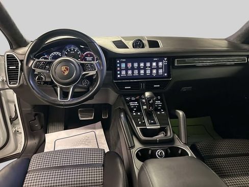 Used 2022 Porsche Cayenne GTS AWD/4WD image 21