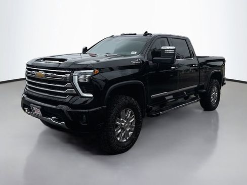 Used 2024 Chevrolet Silverado 2500 High Country w/ High Country Premium Package AWD/4WD image 3
