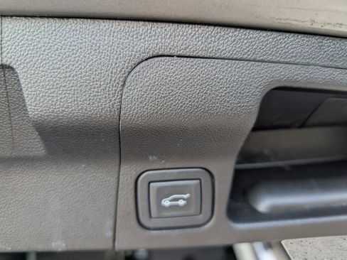 Certified 2023 GMC Acadia AT4 image 13