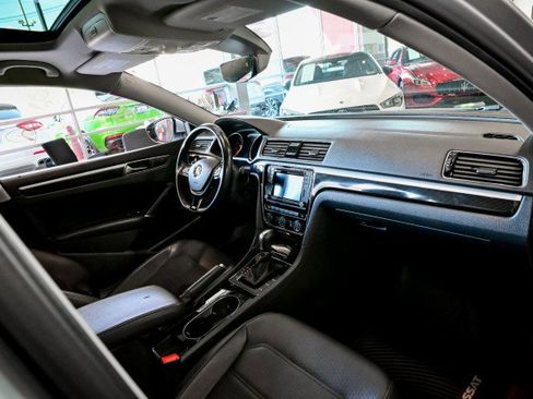 Used 2019 Volkswagen Passat 2.0T SE R-Line FWD image 24
