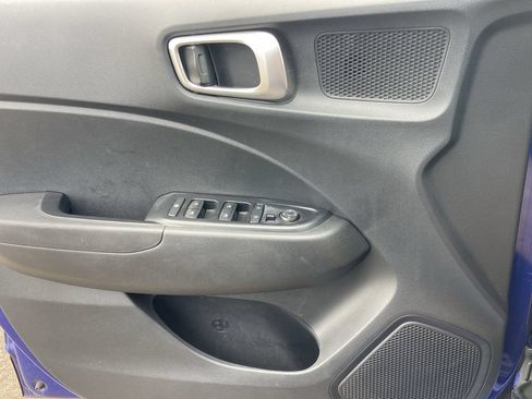 Used 2021 Hyundai Venue SEL w/ Premium Package FWD image 19