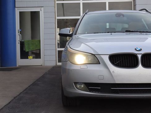 Used 2010 BMW 535i xDrive Wagon AWD/4WD image 30