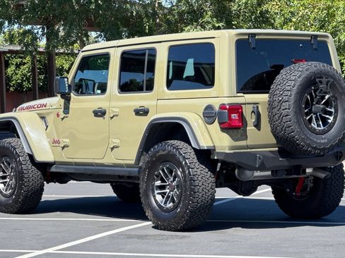 Used 2025 Jeep Wrangler Unlimited Rubicon AWD/4WD image 3