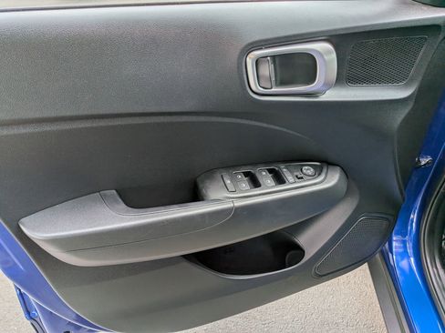 Used 2025 Hyundai Venue SE image 8