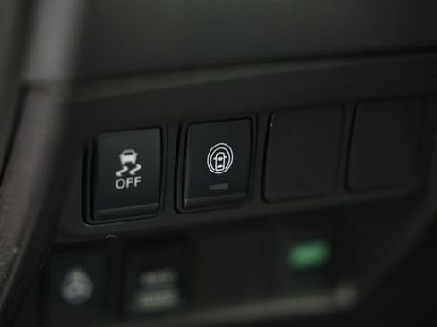 Used 2018 Nissan Rogue Sport SL w/ SL Premium Package image 19