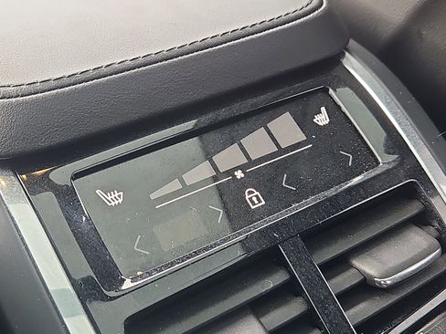 Used 2025 Volvo XC90 B6 Plus w/ Protection Package Premier image 15