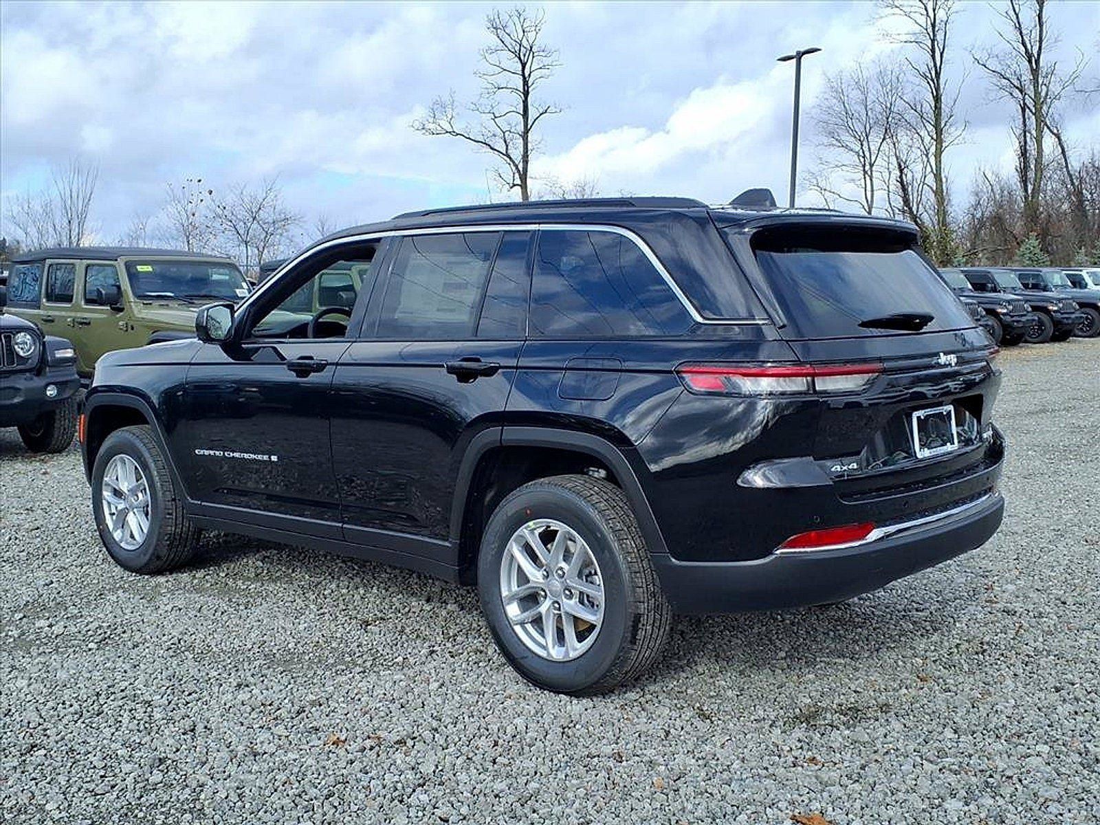 New 2025 Jeep Grand Cherokee Laredo X w/ Luxury Tech Group I AWD/4WD image 3