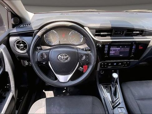 Used 2018 Toyota Corolla LE FWD image 5