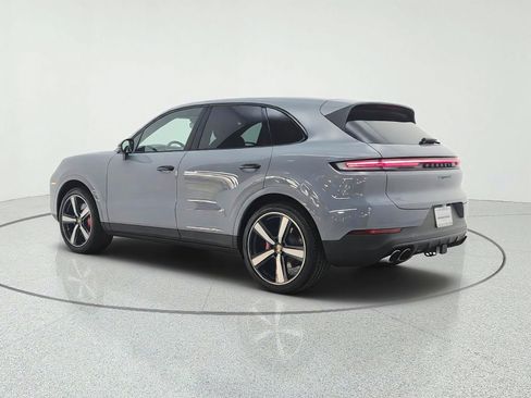 Used 2024 Porsche Cayenne S AWD/4WD image 7