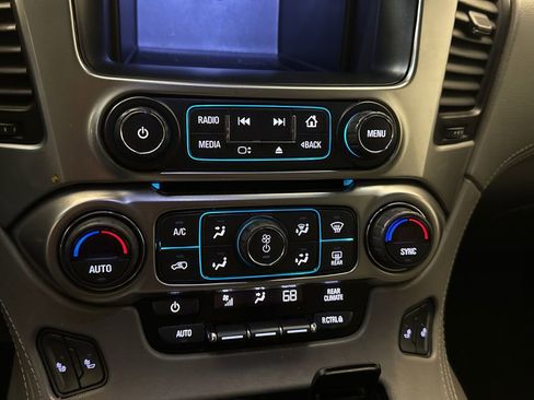 Used 2019 Chevrolet Suburban LT image 28