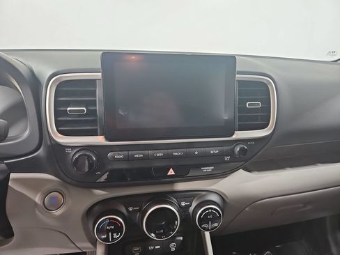 Certified 2025 Hyundai Venue SEL FWD image 20