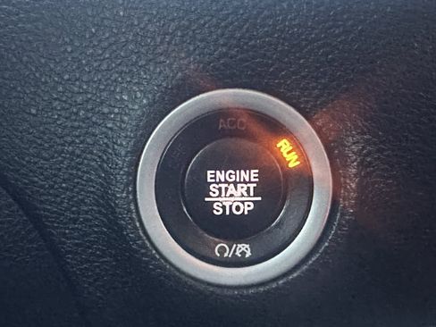 Used 2019 Dodge Challenger SXT image 21