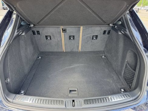 Used 2023 Porsche Macan AWD/4WD image 10