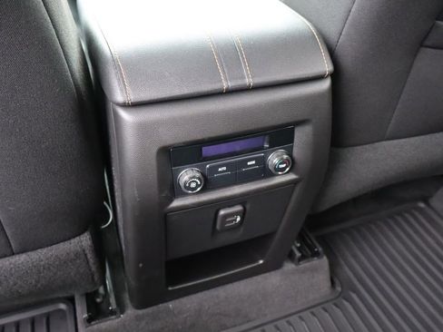 Used 2020 Chevrolet Traverse LT image 39